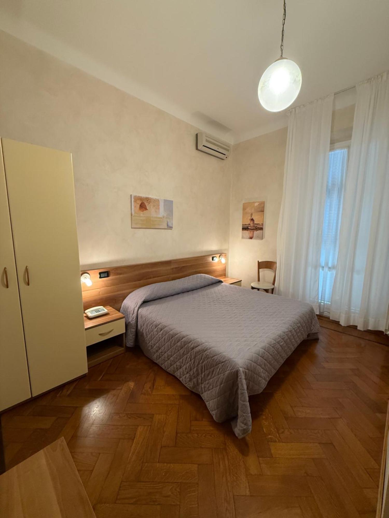 Hotel Fiorenza & Banksia Meuble Alassio Exterior photo